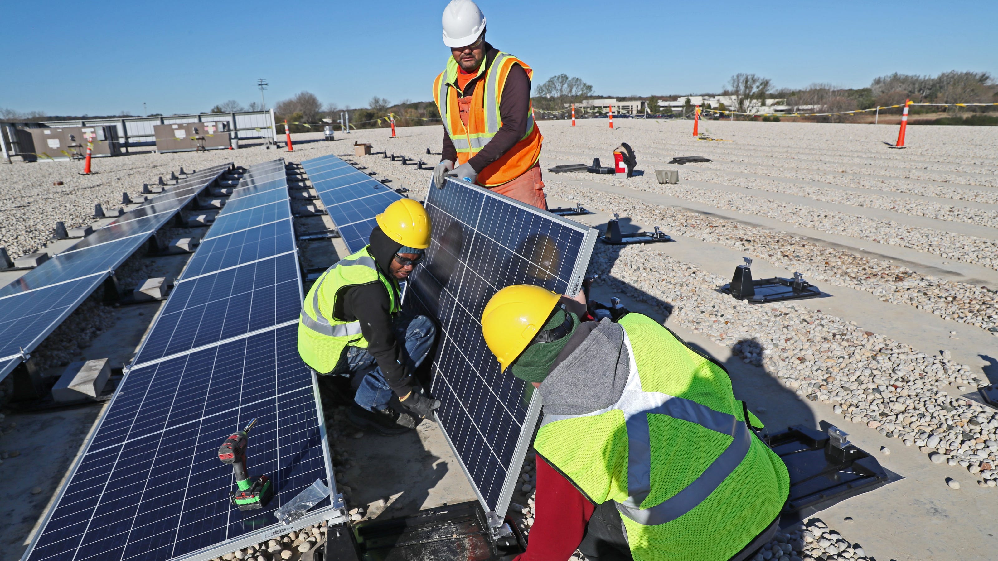 as-cost-drops-more-wisconsin-businesses-are-installing-solar-panels