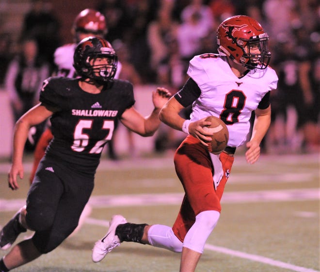 Eastland quarterback Behren Morton (8) runs on a keeper as Shallowater's Ryan Eller gives chase. Shallowater beat the Mavericks 56-21 in the Region I-3A Division I semifinal playoff game Thursday, Nov. 29, 2018, at the Mustang Bowl in Sweetwater.