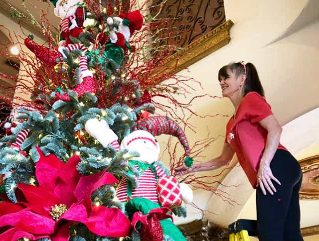 Hiring A Decorator For Christmas Tips For Getting The Look For Less