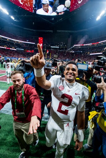 See Alabama Qb Jalen Hurts Touchdown To Beat Georgia Football