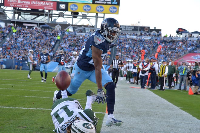 Titans cornerback Adoree' Jackson (25) breaks up a pass intended for New York Jets wide receiver Robby Anderson.
