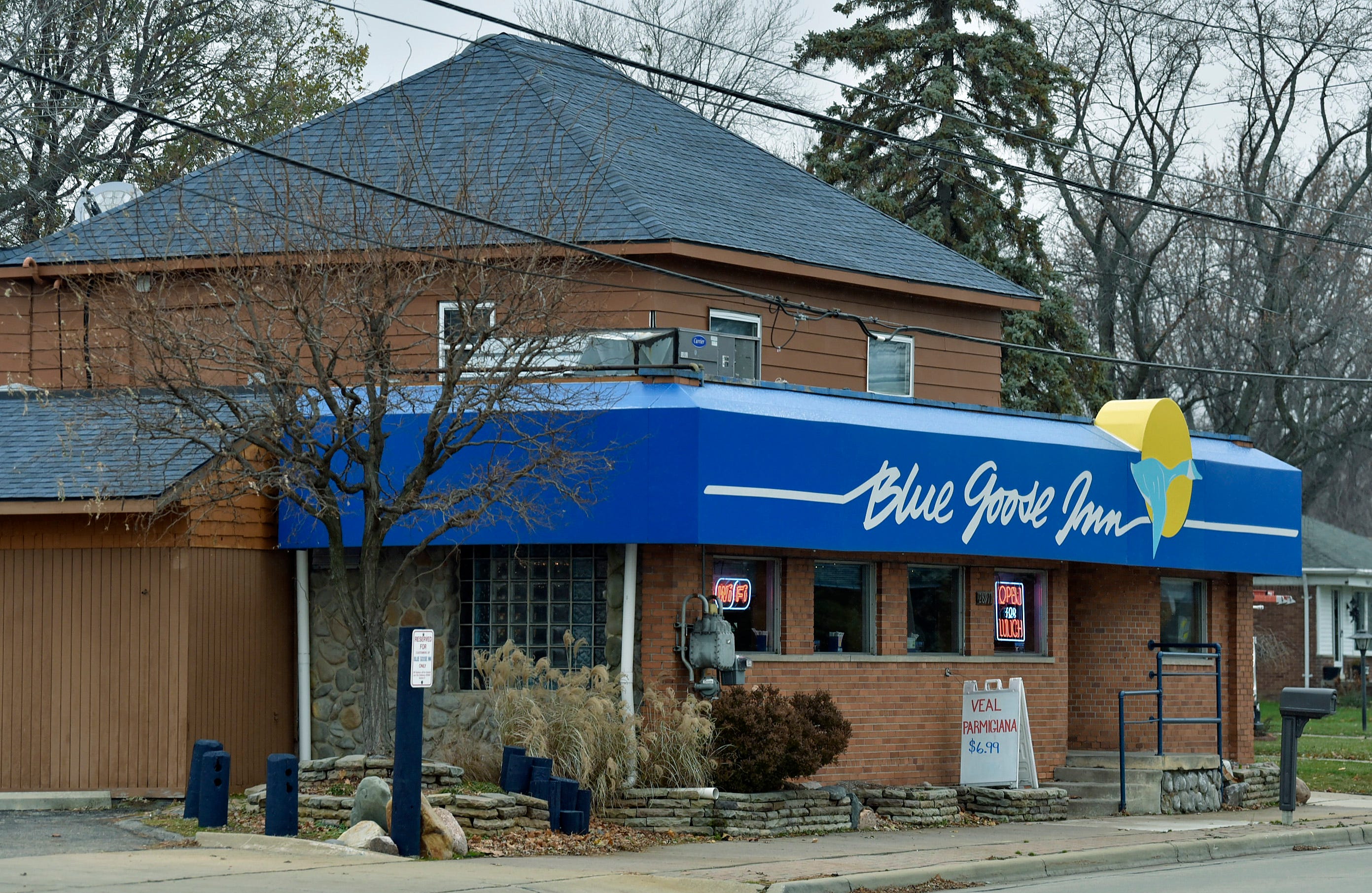 Dining Review: Blue Goose Inn has social vibe, welcoming menu