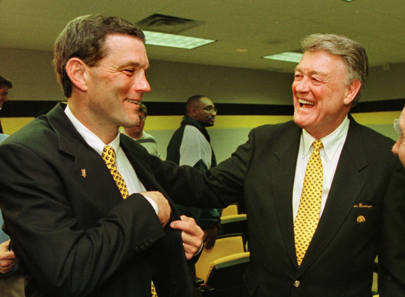 Iowa football, Coach Kirk Ferentz agree to contract extension