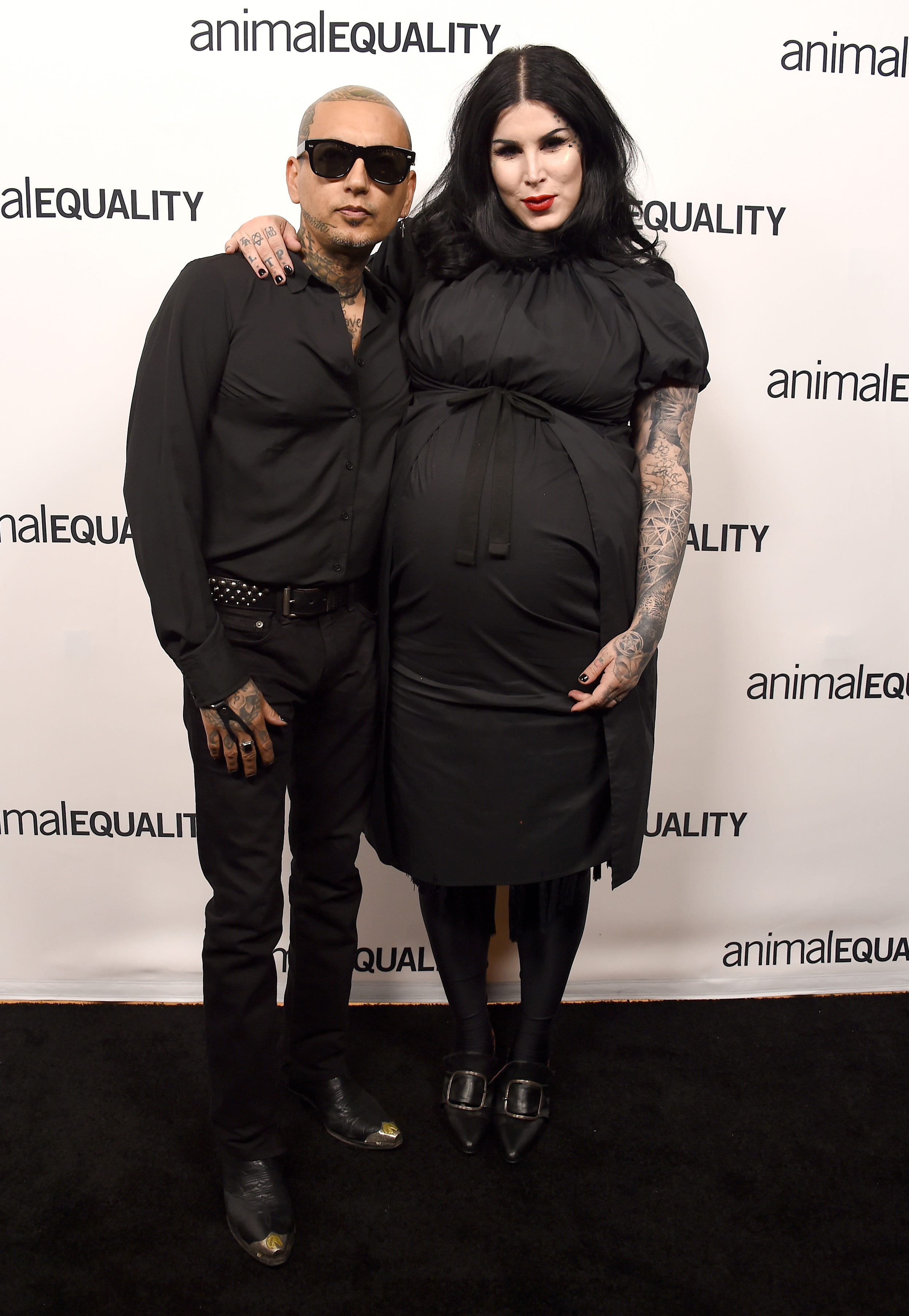 selvmord Bekendtgørelse Jo da Kat Von D debuts her newborn son with husband Leafar Seyer