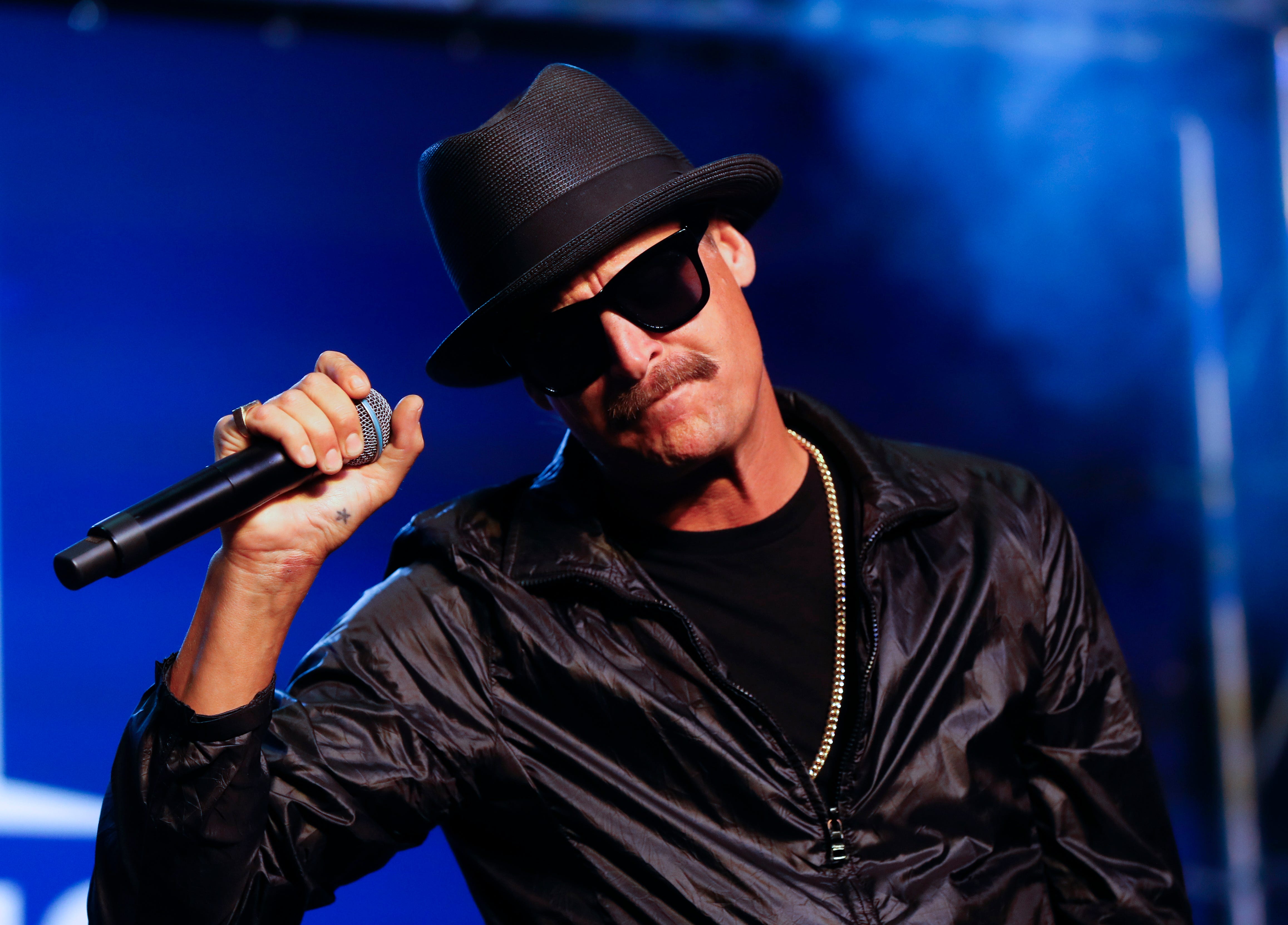 kid rock pays off layaways at tennessee walmart whats that change walmart columbia tn