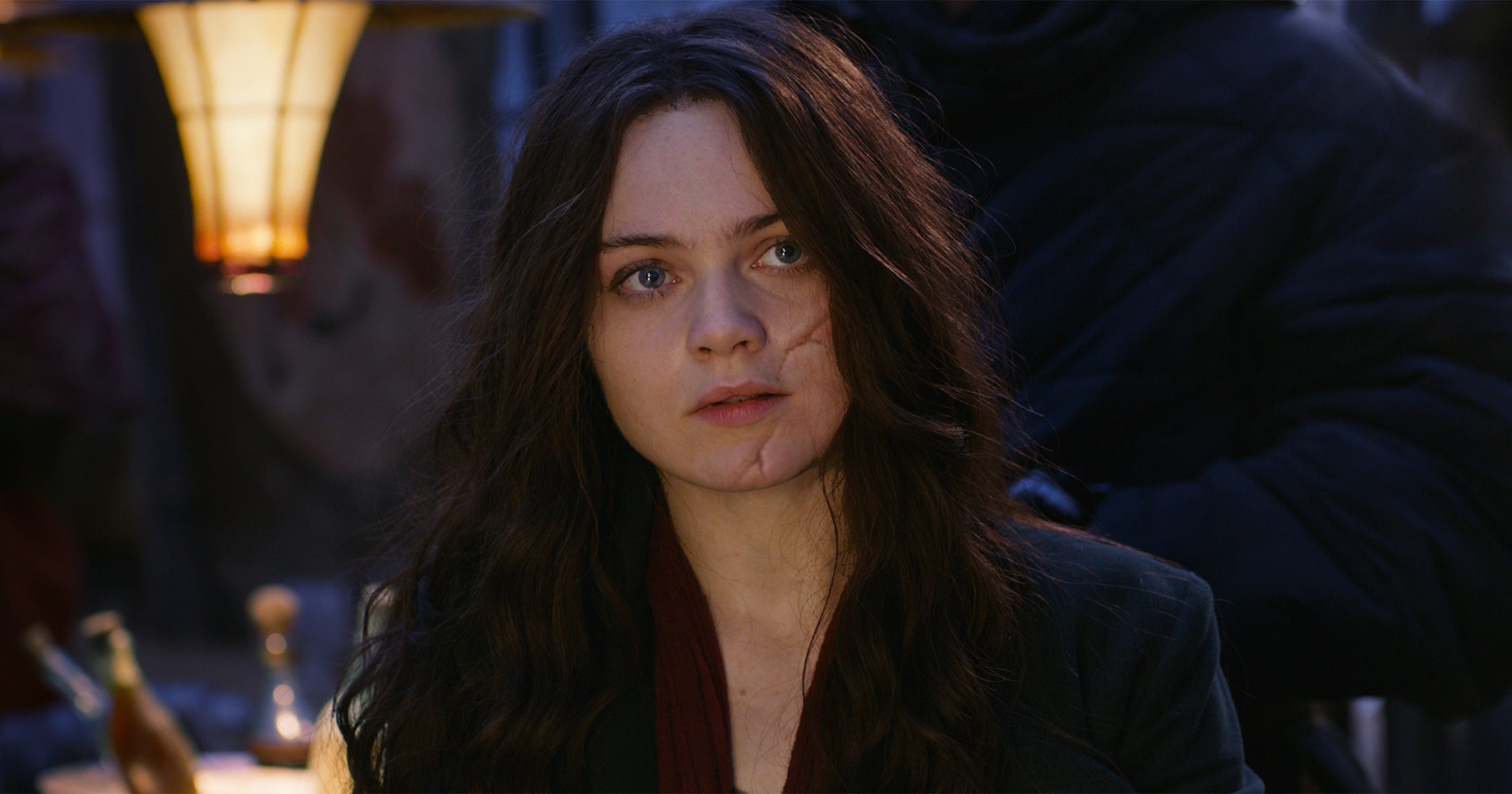 Mortal Engines Star Hera Hilmar Wears Her Heroine S Scar Proudly