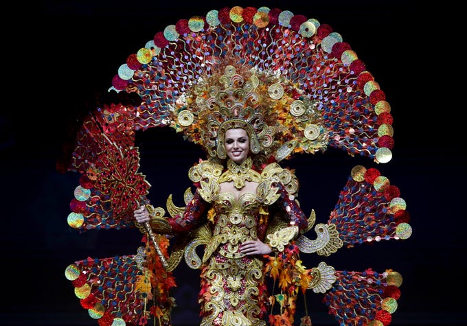 epa07221916 Miss Canada Marta Stepien poses in her national costume during the Miss Universe 2018 national costume contest at Nongnooch International Convention and Exhibition Center in Pattaya, Chonburi province, Thailand, 10 December 2018. Women representing 94 nations participate in the 67th beauty pageant Miss Universe 2018 which will be held in Bangkok on 17 December 2018. EPA-EFE/RUNGROJ YONGRIT EDITORIAL USE ONLY ORG XMIT: RUN1343
