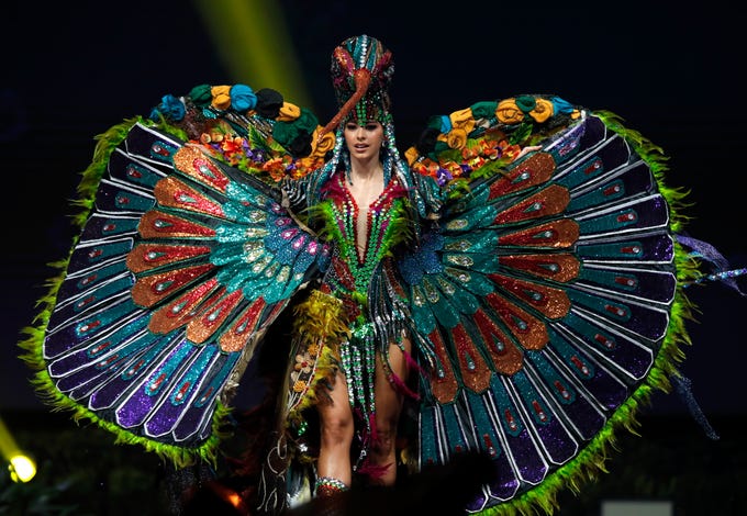 epa07221936 Miss Ecuador Virginia Limongi poses in her national costume during the Miss Universe 2018 national costume contest at Nongnooch International Convention and Exhibition Center in Pattaya, Chonburi province, Thailand, 10 December 2018. Women representing 94 nations participate in the 67th beauty pageant Miss Universe 2018 which will be held in Bangkok on 17 December 2018. EPA-EFE/RUNGROJ YONGRIT EDITORIAL USE ONLY ORG XMIT: RUN1343