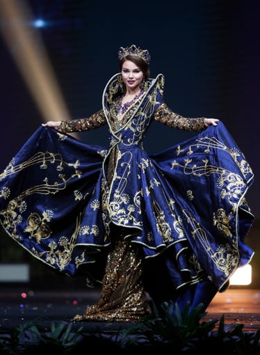 epa07222211 Miss Russia Yulia Polyachikhina poses in her national costume during the Miss Universe 2018 national costume contest at Nongnooch International Convention and Exhibition Center in Pattaya, Chonburi province, Thailand, 10 December 2018. Women representing 94 nations participate in the 67th beauty pageant Miss Universe 2018 which will be held in Bangkok on 17 December 2018. EPA-EFE/RUNGROJ YONGRIT EDITORIAL USE ONLY ORG XMIT: RUN1382