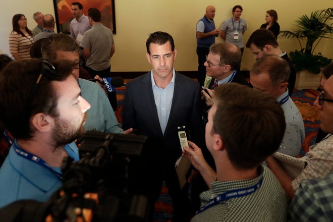 New York Mets general manager Brodie Van Wagenen, center, speaks to reporters during the baseball general managers meetings last month in  Carlsbad, Calif.