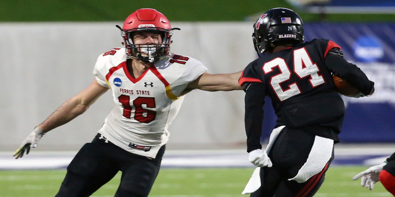 Ferris State Football Beats Central Missouri In D Ii Playoffs