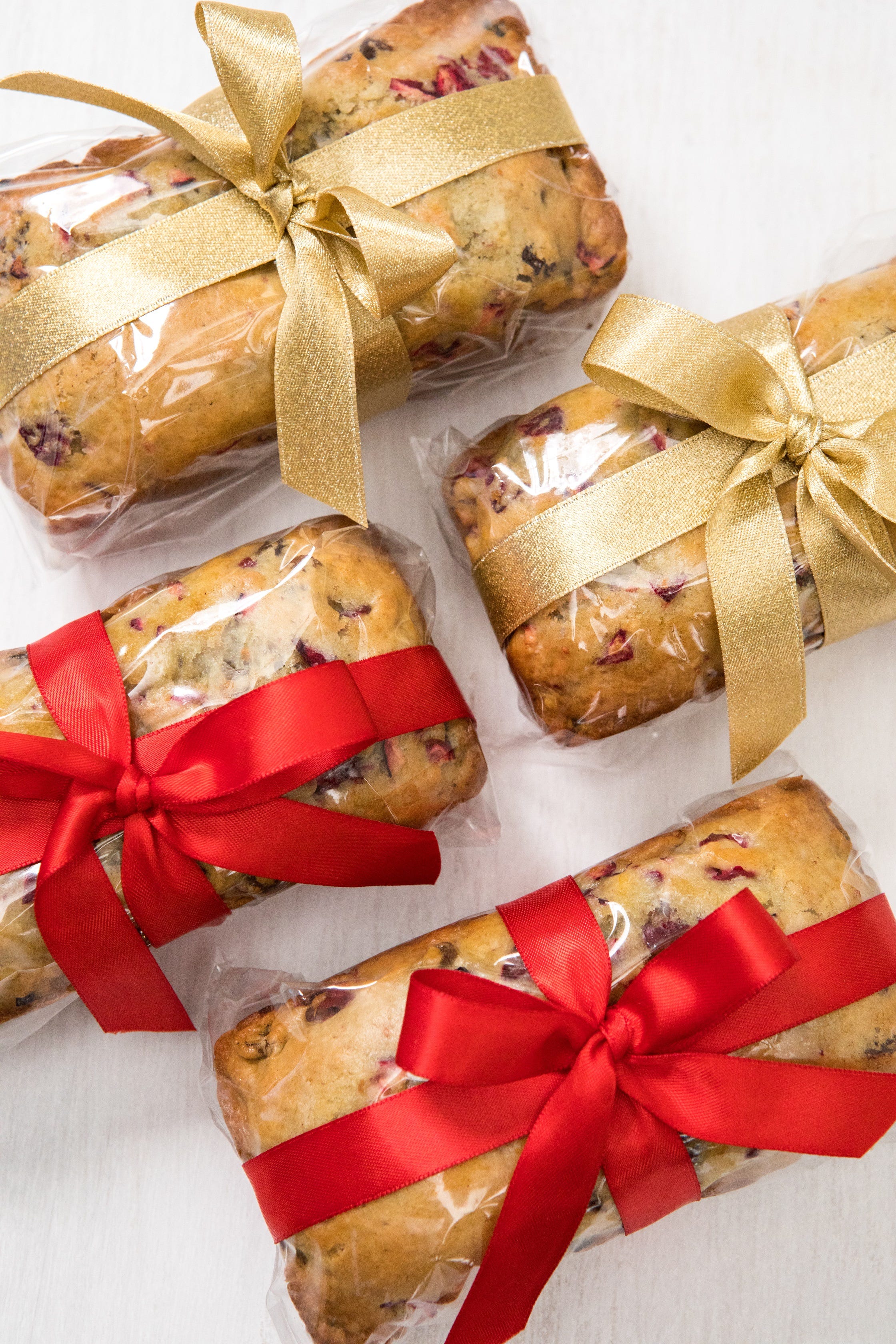 DIY Christmas gifts Make a mini cranberry bread loaf