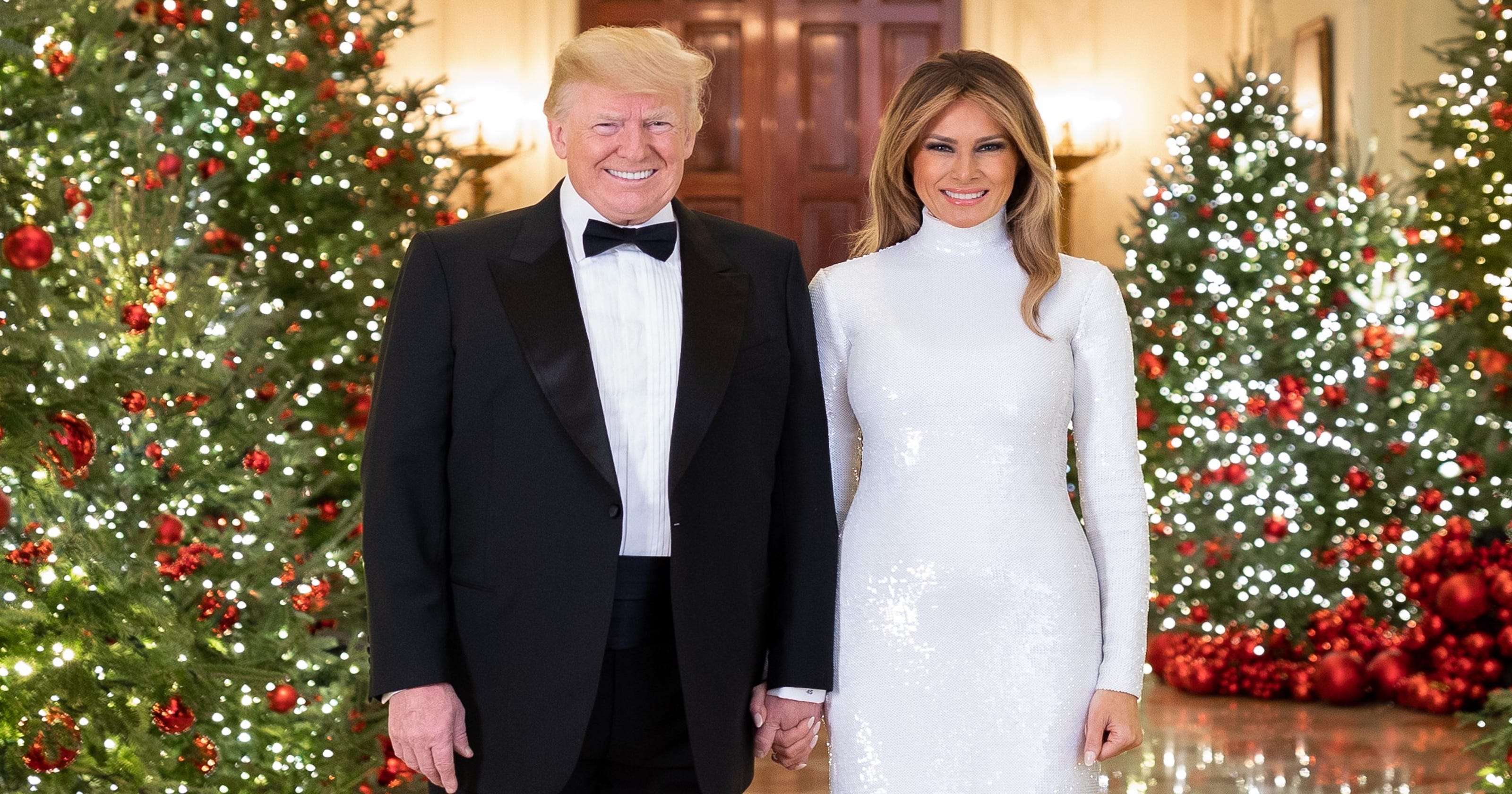 Donald Trump, Melania hold hands in official Christmas portrait