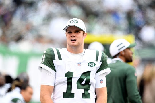 Chris Simms and Adam Lefkoe hit the Livingston Mall — about 3½ miles from the Jets' training facility — with a decked-out Jets QB Sam Darnold. Darnold set up shop as Santa with Simms and Lefkoe dressed up as elves at a picture-taking area and put kids on his lap to hear their Christmas wishes.
