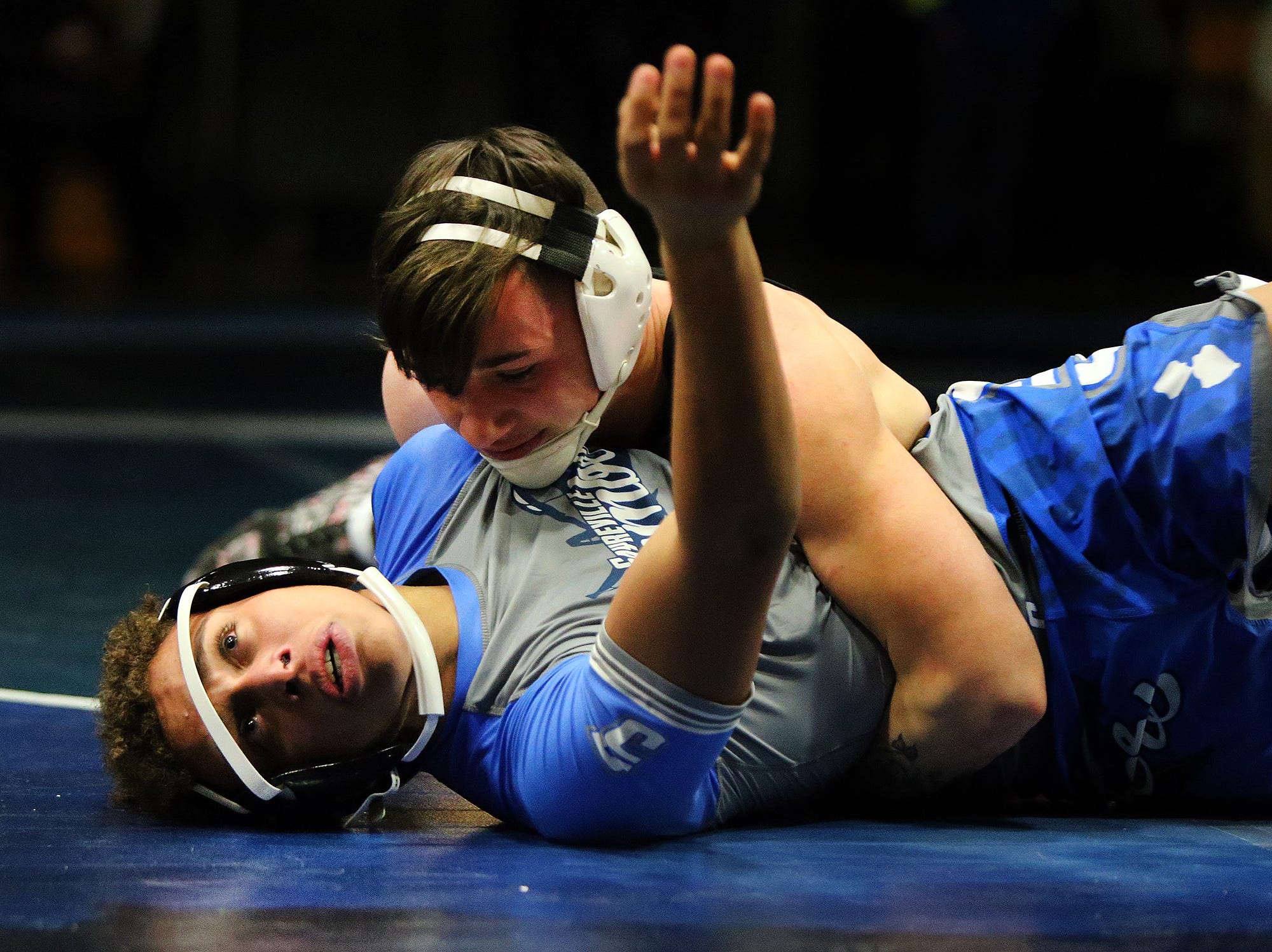 NJ wrestling Sayreville edges Woodbridge on 'nicest mat in the state'