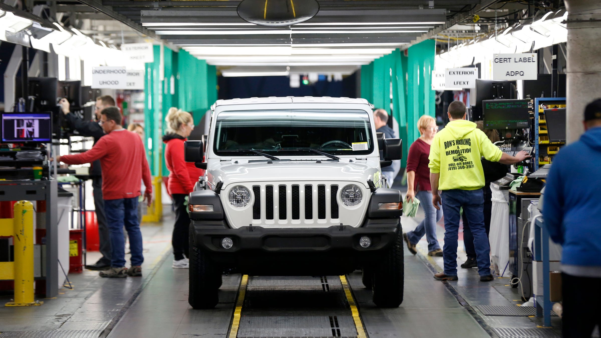 Jeep Wrangler plant cranks out SUVs; Jeep Gladiator in offing