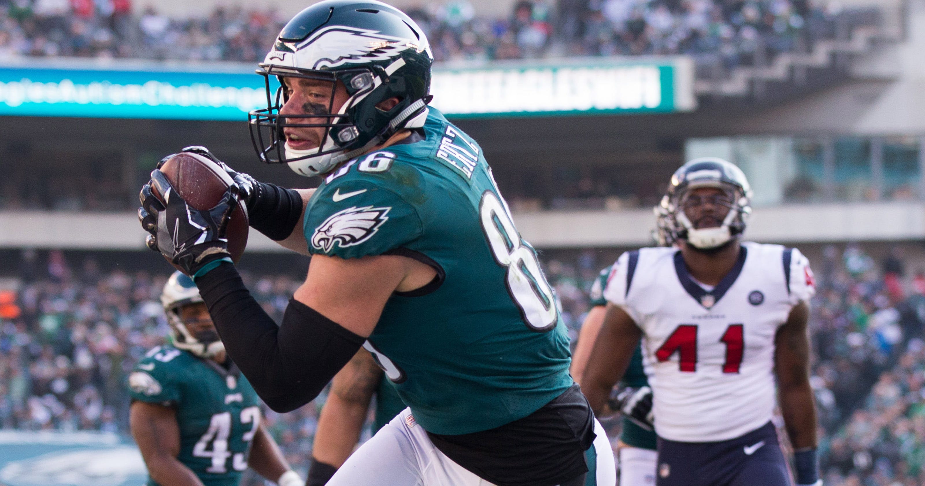 NFL Philadelphia Eagles nip Houston Texans to keep playoff hope alive