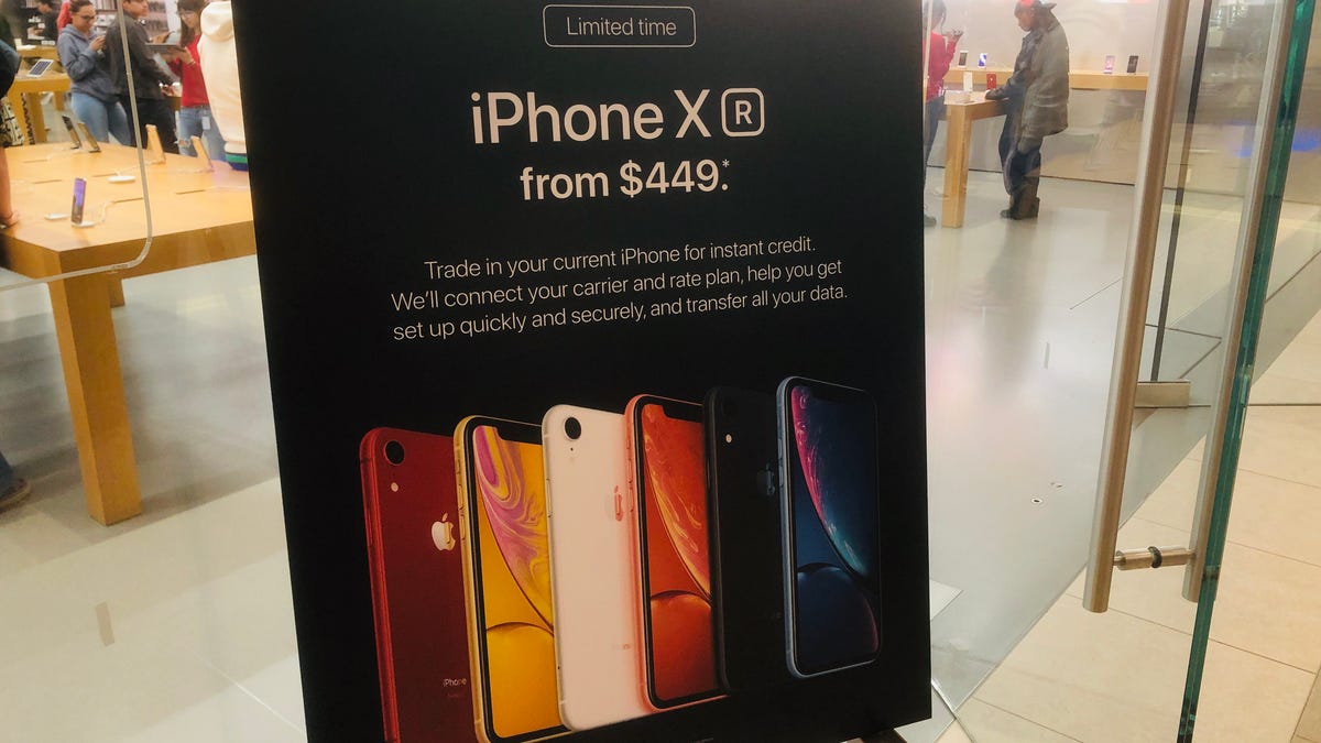 Poster for discounts on Apple's iPhone XR