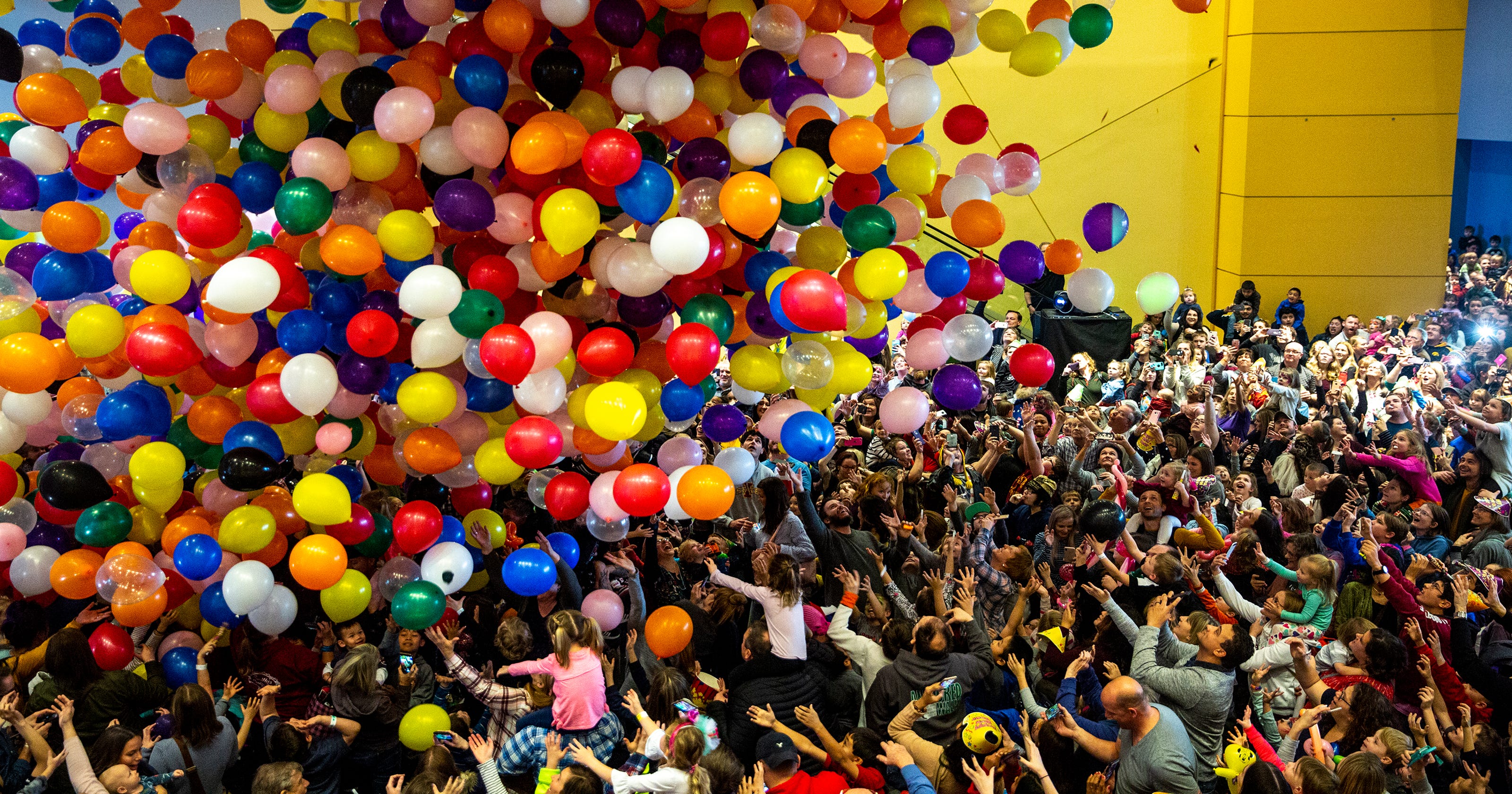 Photos Science Center of Iowa Noon Year's Eve balloon drop