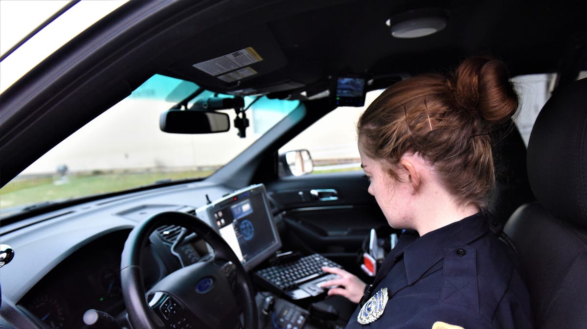 Female Cops Help The Community But Police Departments Struggle To
