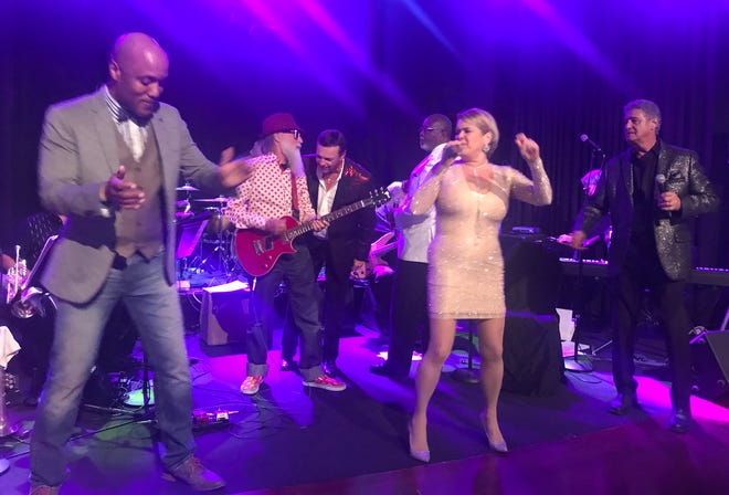Dion Kahn (left) and Siobhan McAllister Velarde (center) lead the Jam Session’s grand finale, together with (back row, left to right) Gary Gand, Frank DiSalvo, Barry Minniefield and Michael D’Angelo