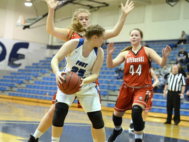 Fort Defiance's Meredith Lloyd looks for some help against Riverheads' Hannah Grubb and Berkeley Tyree (44).