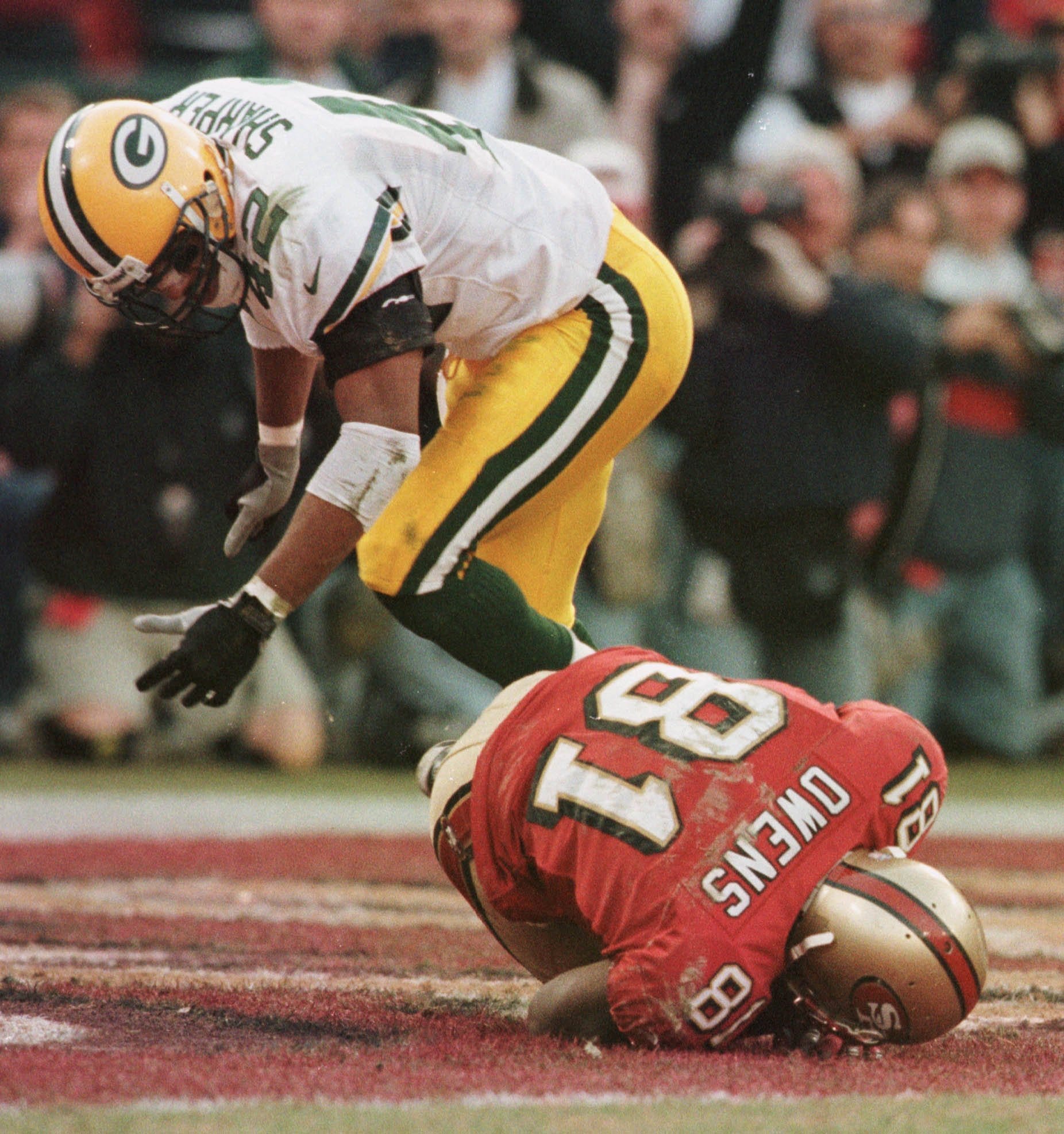 Terrell Owens of the 49ers catches the game-winning touchdown against Darren Sharper and the Green Bay Packers in the 1998 playoffs.