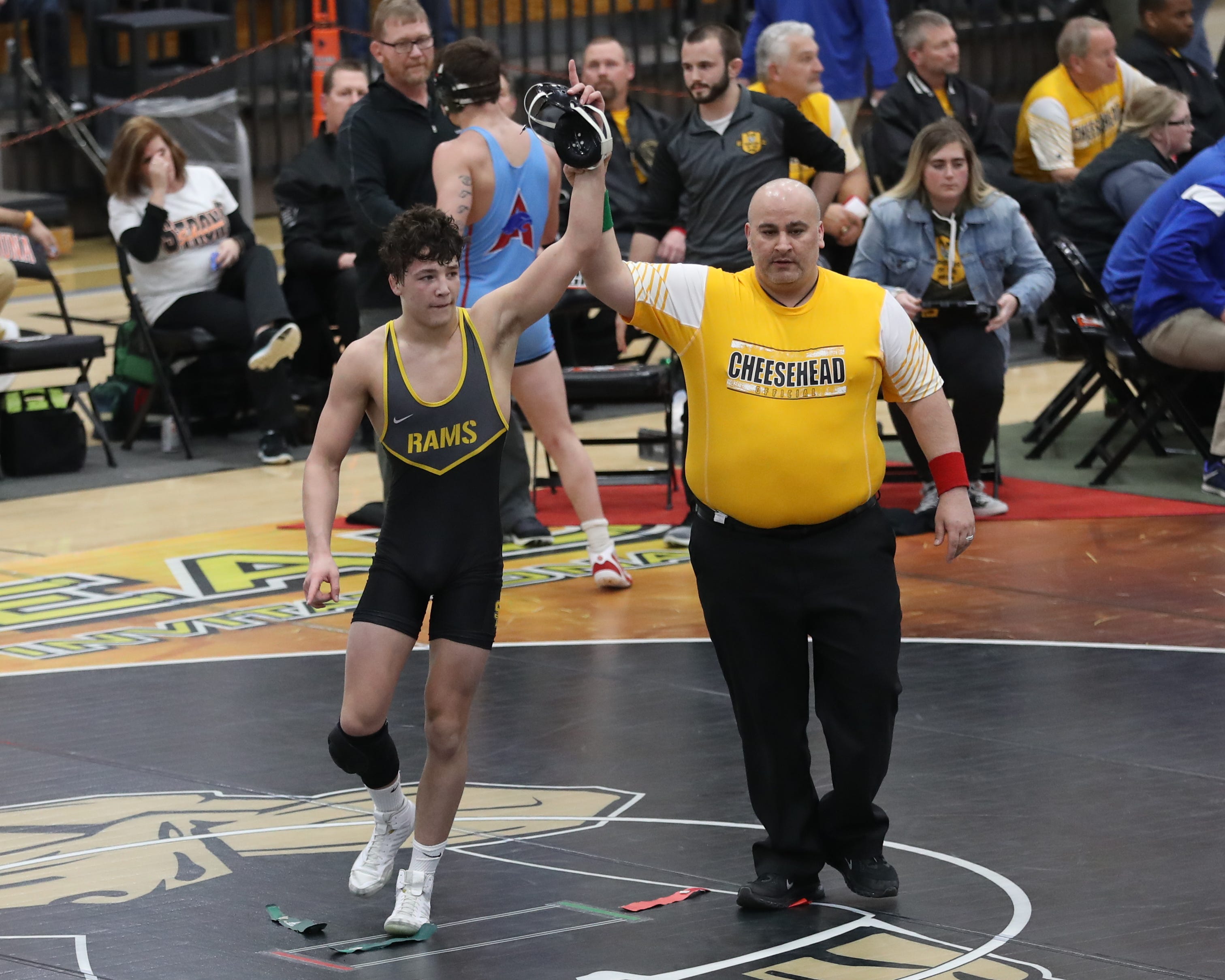Wrestling takeaways Iowa prep wrestlers shine at the Cheesehead, Clash