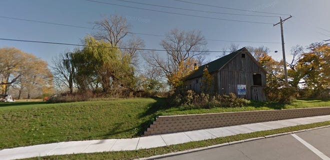 An Oak Creek site that includes a barn would be developed into the three-story  Howell Avenue Lofts under a new proposal.