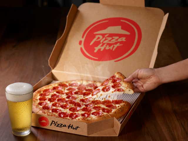 Pizza Hut Hut Gets Into Super Bowl Spirit As New Nfl Sponsor