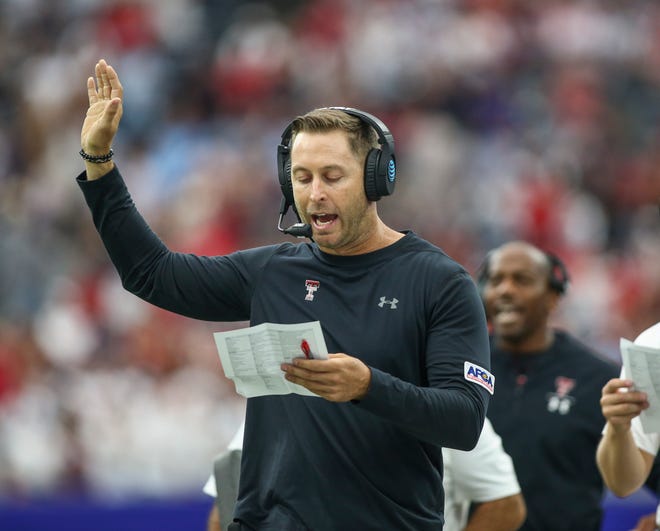 Kliff Kingsbury has been hired as the coach of the Arizona Cardinals.