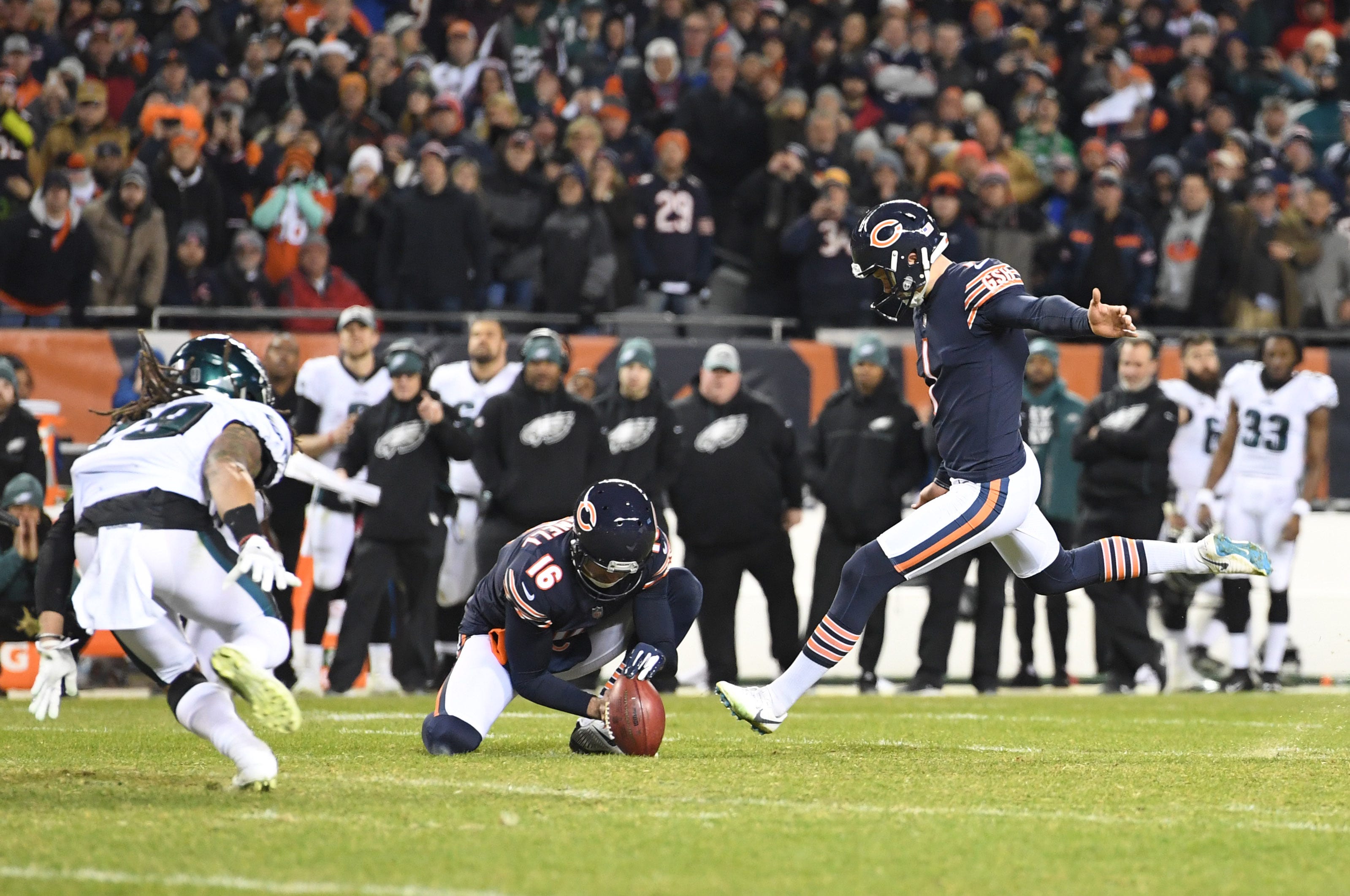 Chicago brewery offers free beer if customers can make kick Bears' Cody Parkey missed