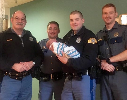 Port Orchard baby delivered on side of road in Gorst