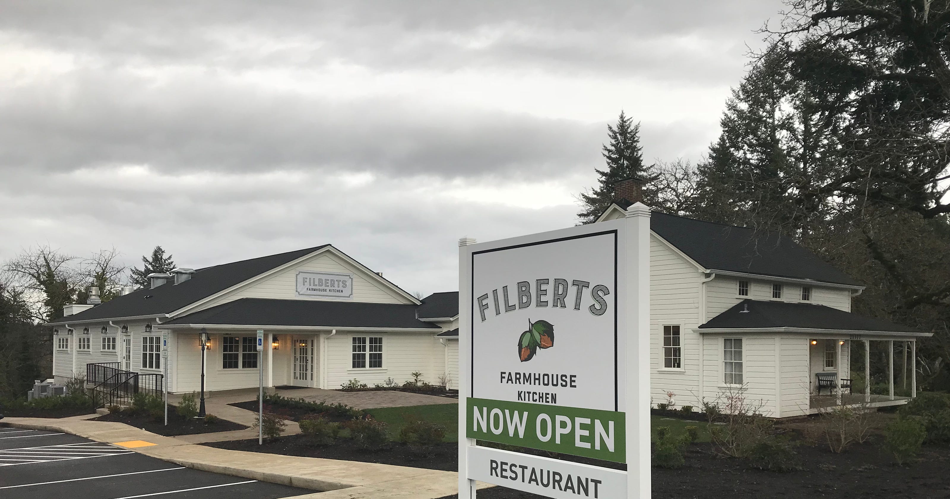 Filberts Farmhouse Kitchen opens in Aurora for lunch and dinner