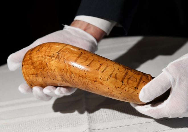 Part of the verse, name and date carved into the powder horn can be seen.  The  artifact was stolen from the Dearborn Historical Museum in 1952 and was tracked down by Dearborn police  and the FBI Art Crime Team.