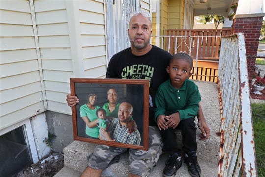 Alvin Blalock, and his son, Alex, 5, at their Milwaukee home. Alex’s mother, Tiffany Tate, suffered a stroke 350 yards from a Froedtert Hospital, a top-tier stroke center, but was taken to a different hospital that offered only limited stroke care. She later died.
