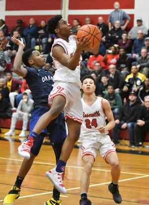 Roseville's Darien Banks (5) goes to the basket in front of Dakota's Joshua Hines, left, in the second quarter. Banks finished with 16 points, including three 3-pointers, in Roseville's 63-56 victory.