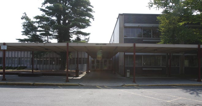 Exterior of Mount Vernon High School. August 10, 2009.