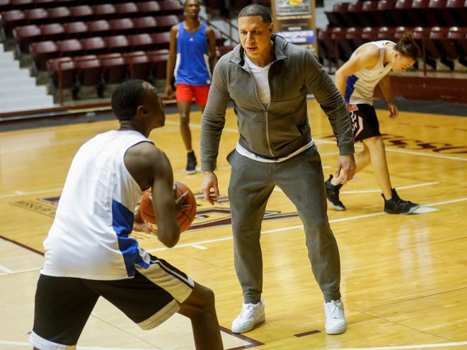 Former Nba Player Mike Bibby Talks Muscles Basketball And Coaching