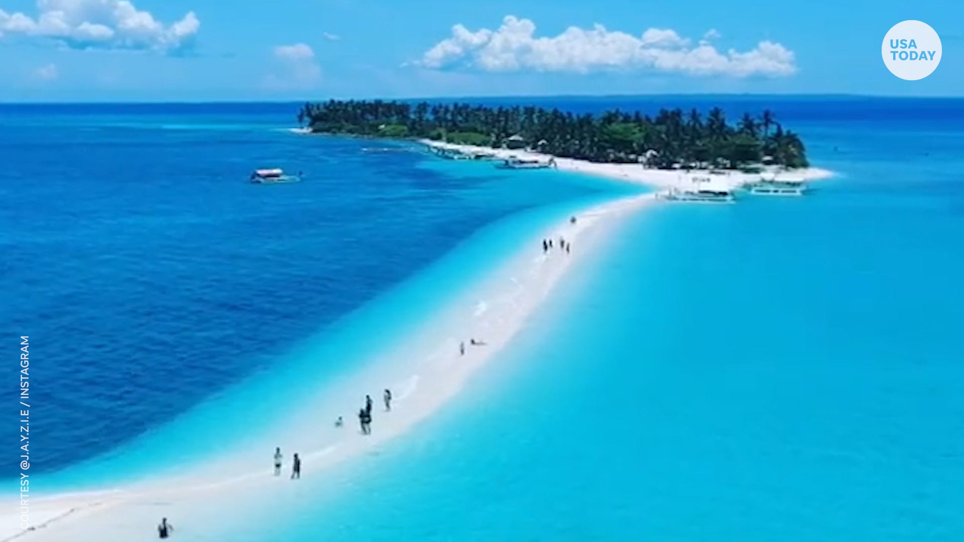 This island in the Philippines looks like paradise