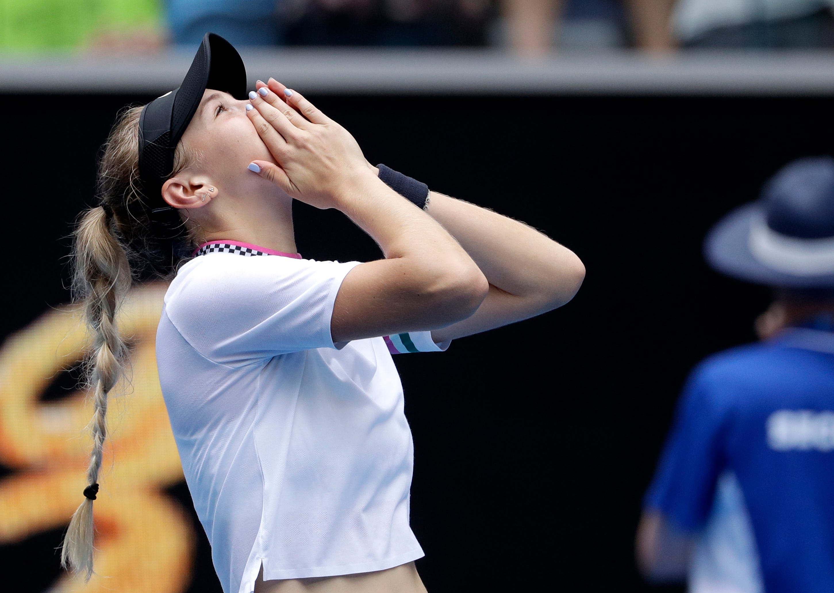 Amanda Anisimova scores Australian Open upset, reaches her first Grand Slam fourth round