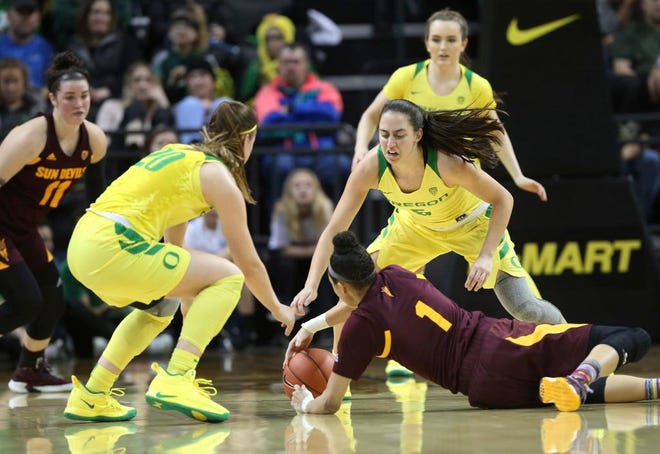 Arizona State's Robbi Ryan, left, Oregon's Sabrina Ionescu, ASU's Reili Richardson, Oregon's Maite Cazorla and Taylor Chavez, top right, converge on a loose ball during the second quarter of an NCAA college basketball game Friday, Jan 18, 2019, in Eugene, Ore. (AP Photo/Chris Pietsch)