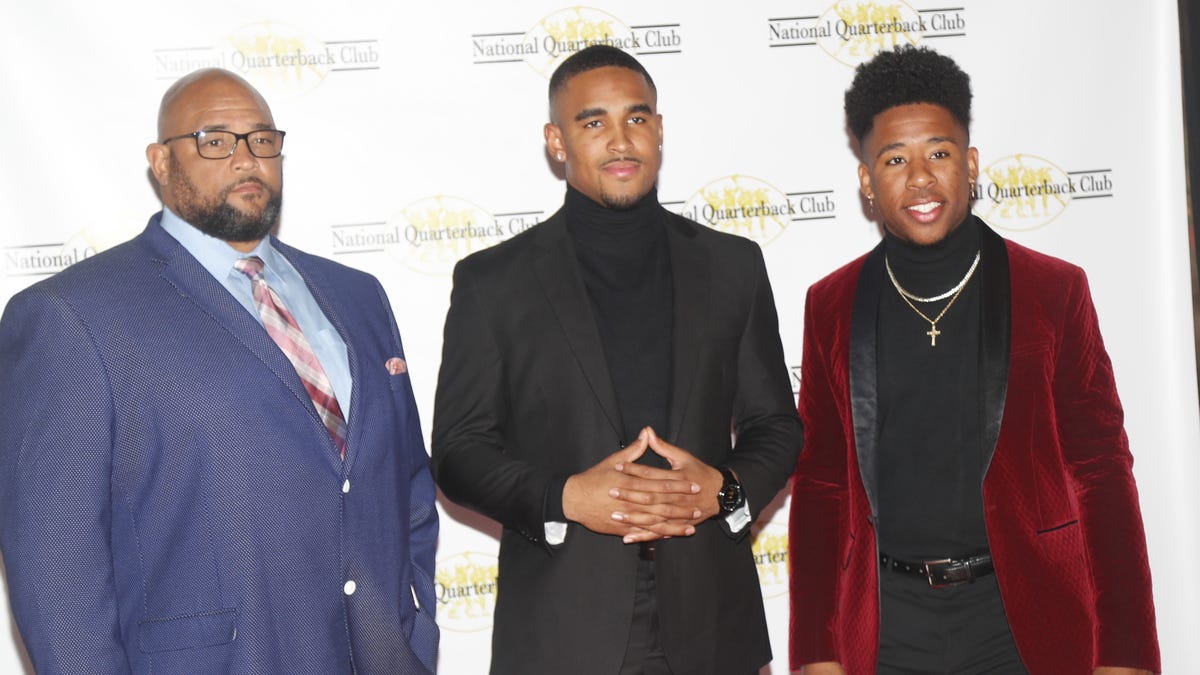 Oklahoma quarterback Jalen Hurts (center) with his father Averion Hurts (L) and his brother Averion Hurts Jr. (R) before the National Quarterback Club Awards Dinner & Hall of Fame Induction Ceremony The Scottsdale Resort at McCormick Ranch in Scottsdale, Ariz. on January 19, 2019.