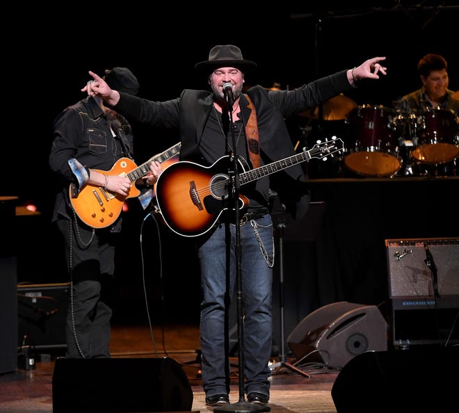 Lee Brice performs a C'Ya on The Flipside benefitting The Troy Gentry Foundation at The Grand Ole Opry on January 9, 2019 in Nashville,