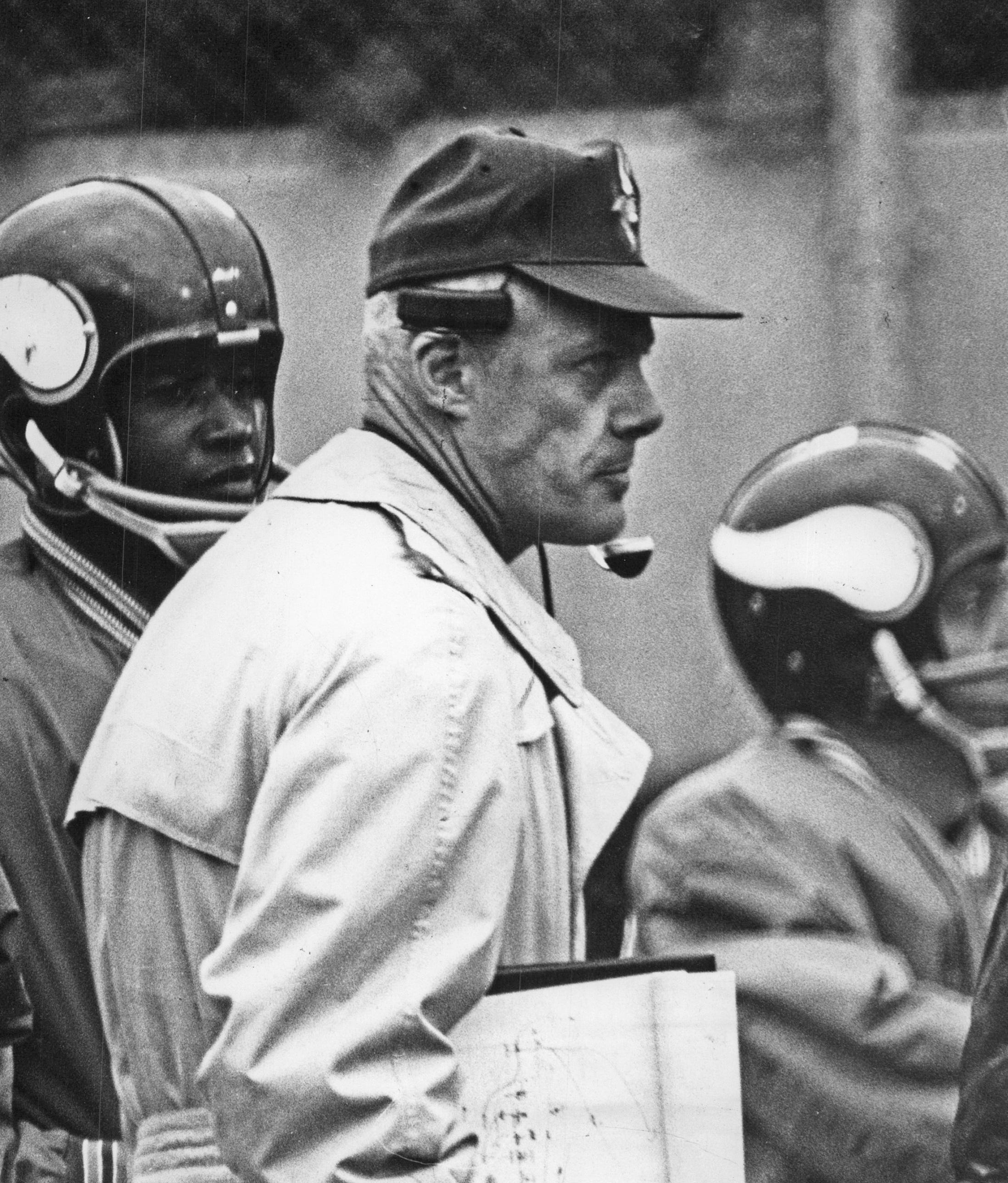 Former Vikings coach, Wisconsin high-school star Bud Grant dies