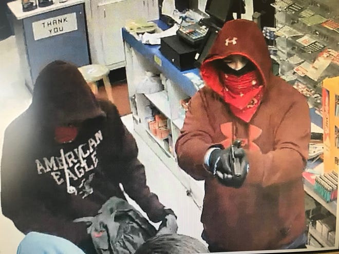 Muncie police are seeking the public's assistance in identifying two bandits who held up a northside convenience store early Tuesday.