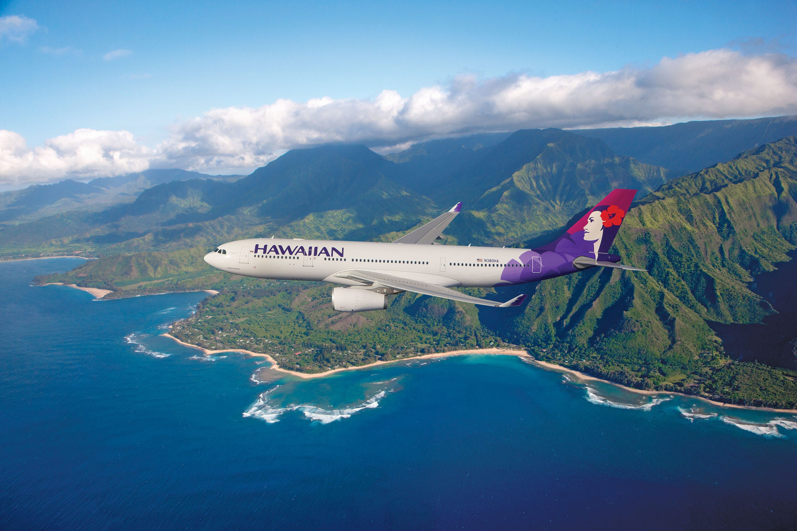 Hawaiian Flight returns to Los Angeles three times