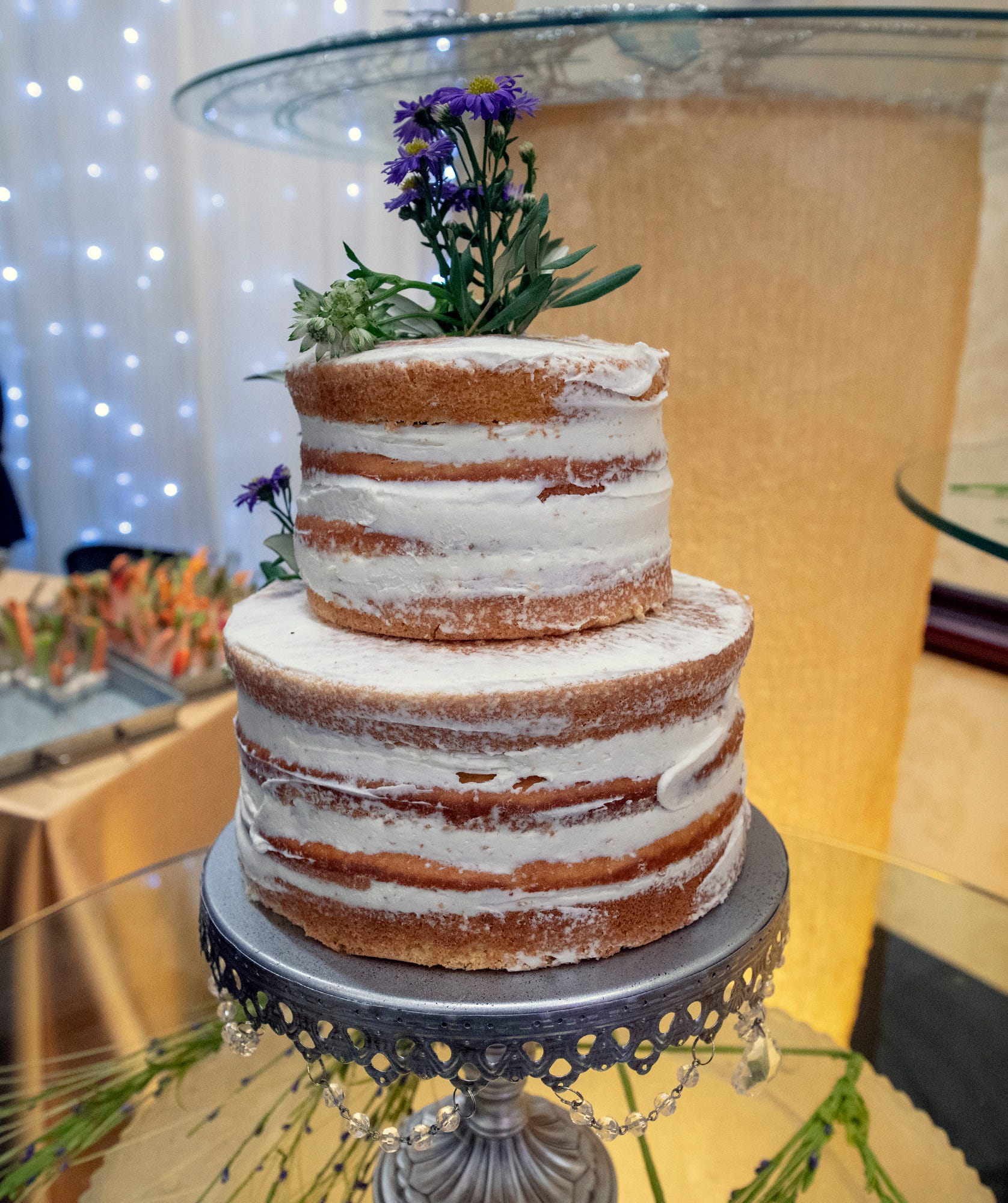 Naked Cakes Rustic Barns Woo Those Planning For A Wedding