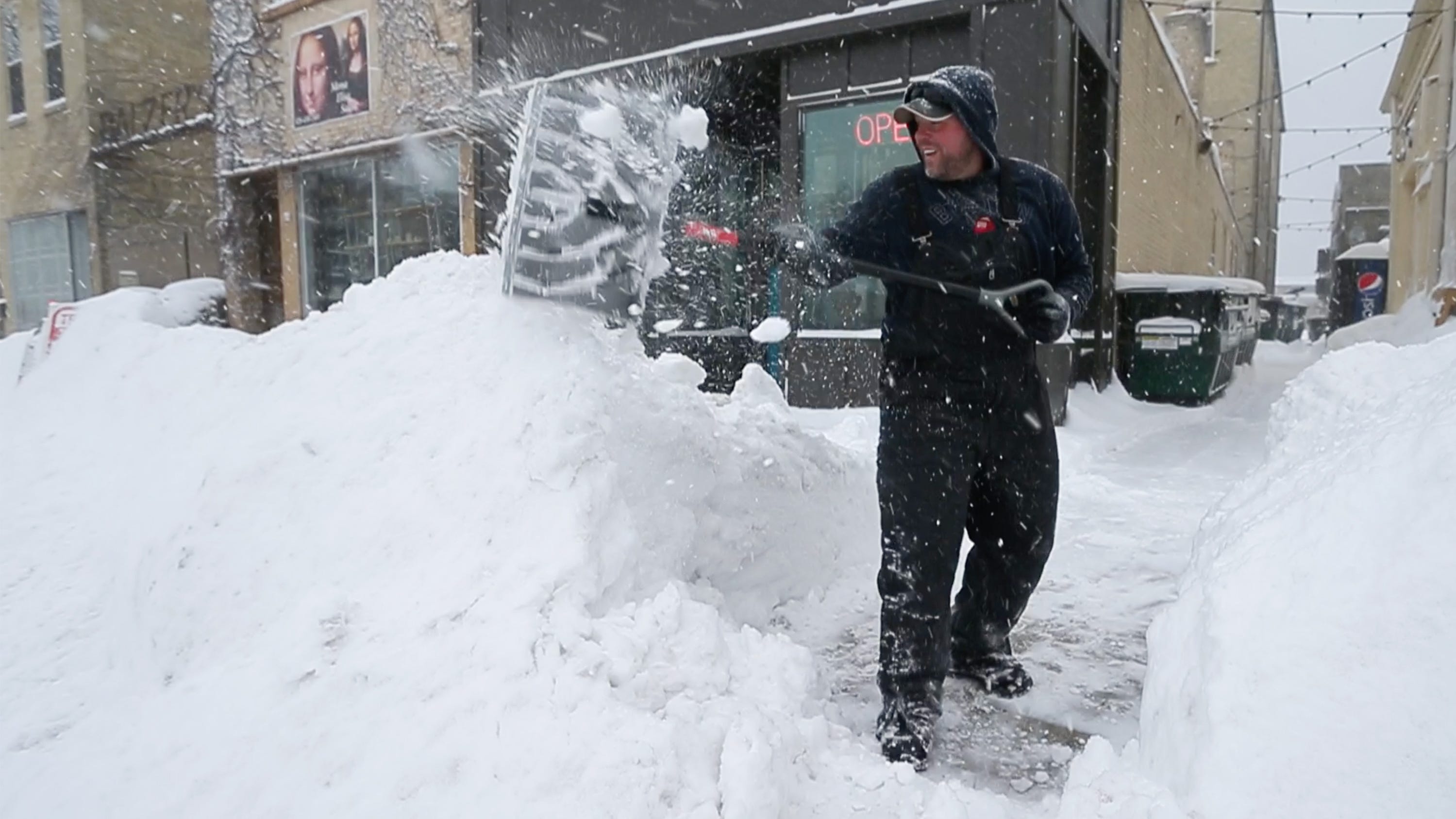 How long does it take for hypothermia, mummified skin to set in during extreme cold?