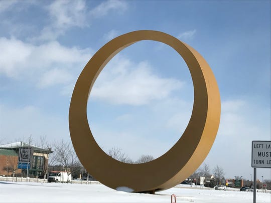 The M-59 Golden Corridor icon in the median of M-59/Hall Road in Sterling Heights on Jan. 30, 2019.